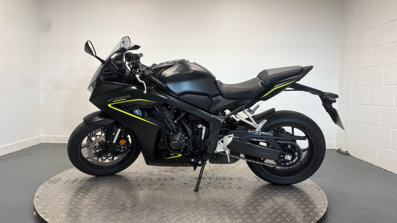 24MY Honda CBR650R E-Clutch
